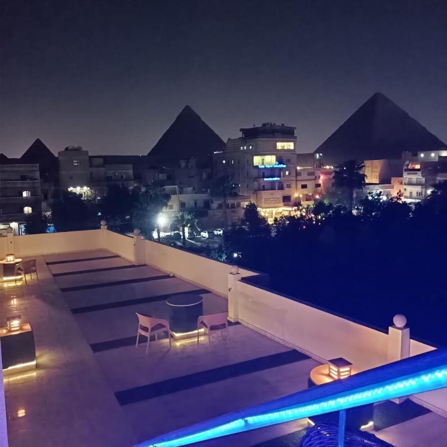 Nefertiti Pyramids View Le Caire