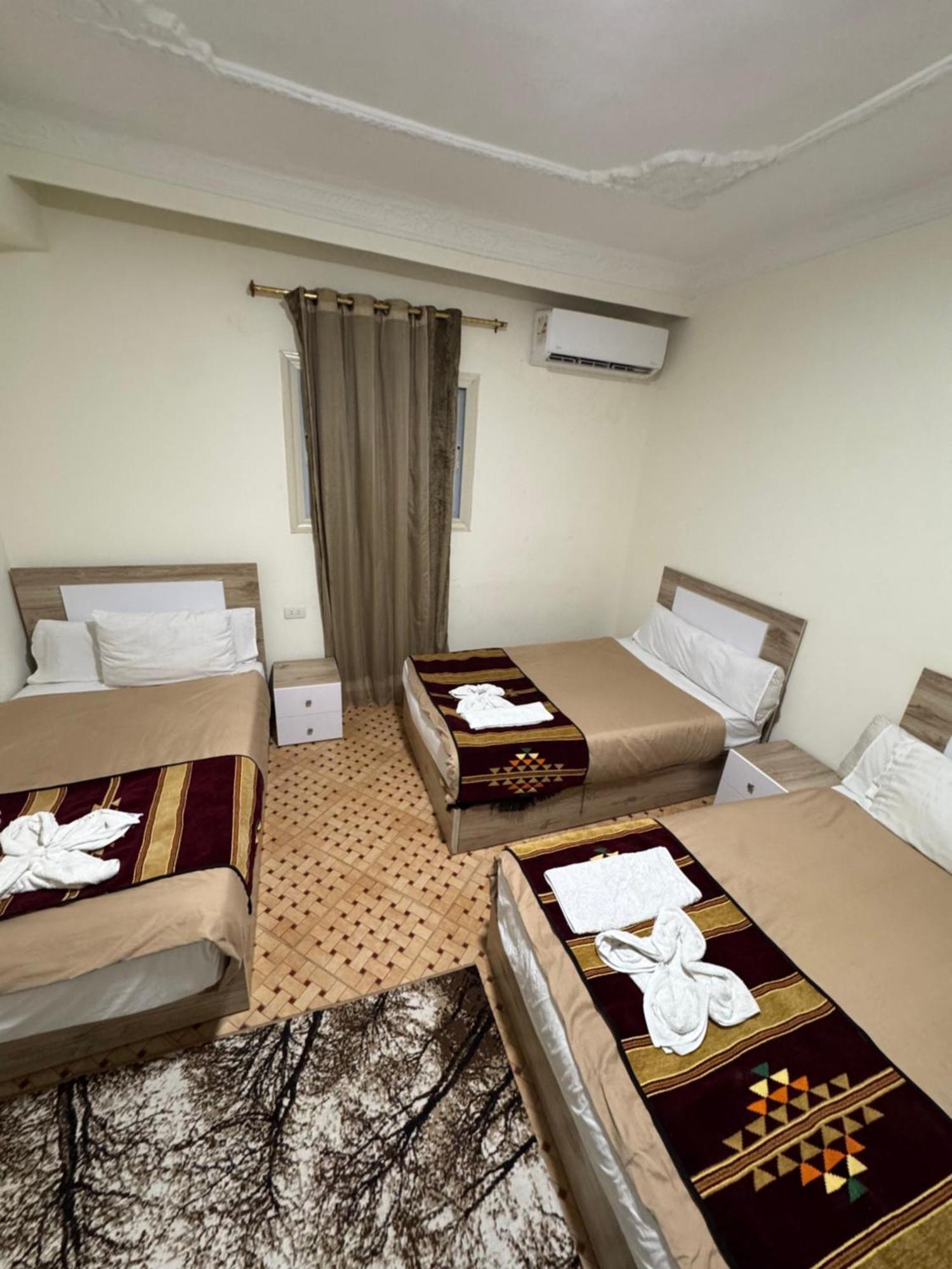 Nefertiti Pyramids View Guest house Cairo