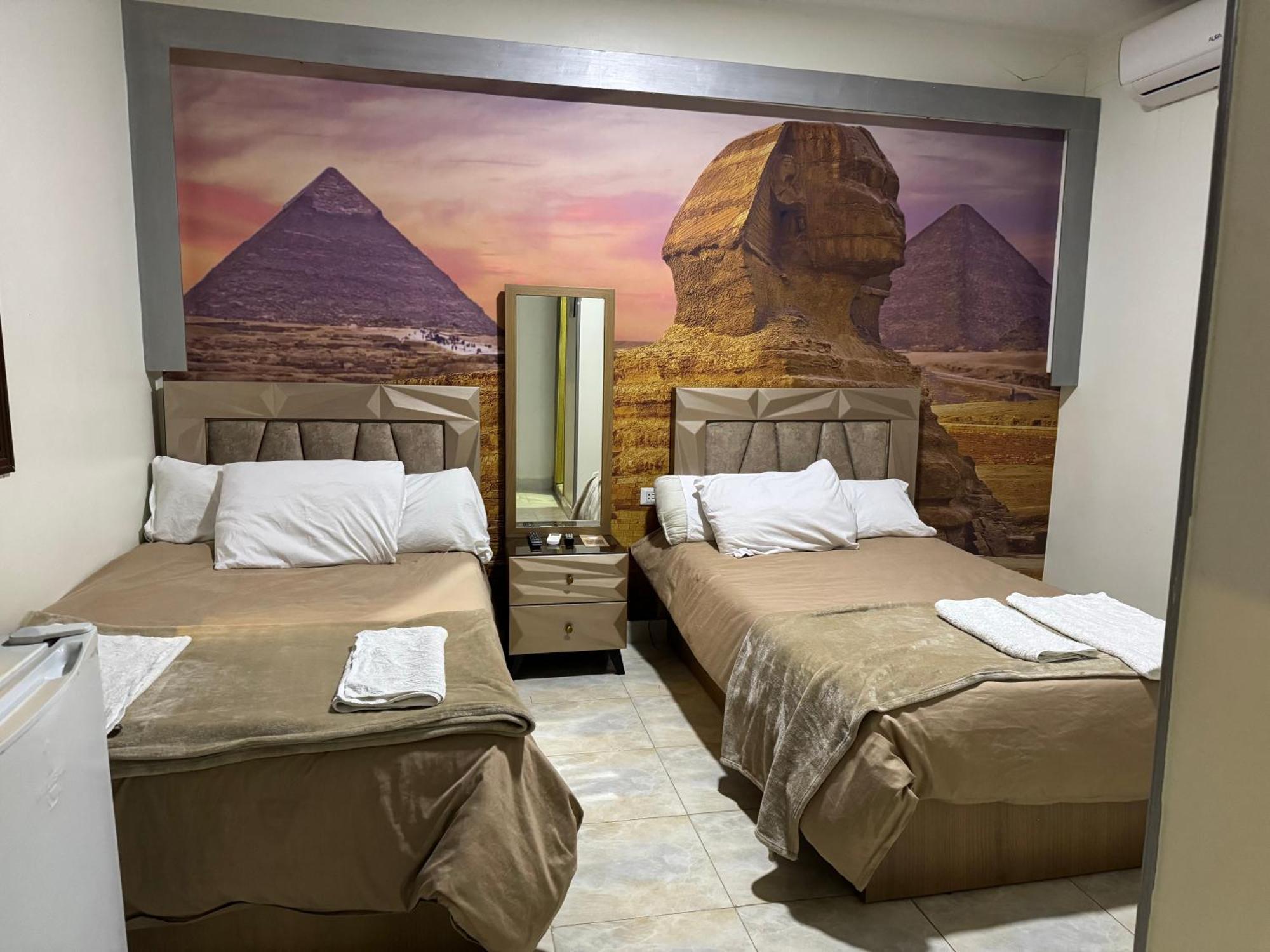 Nefertiti Pyramids View Le Caire